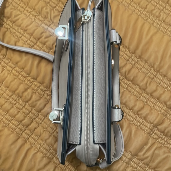 Faux leather beige tan small handbag with detachable strap - EUC! - Picture 2 of 3